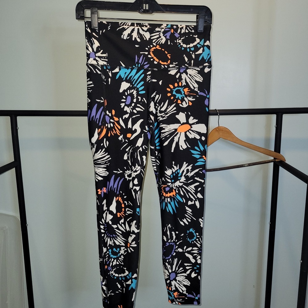 Under Armour Capri Compression Black Printed Leggings Size‎ Medium M Workout